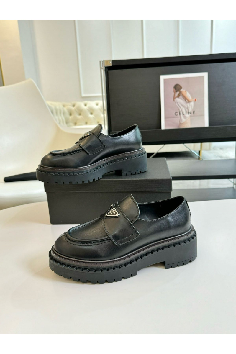 Prada Женские лоферы чёрного цвета Monolith premium