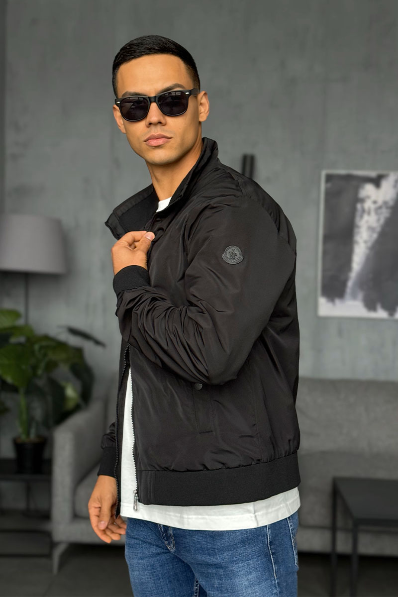 Moncler Мужская ветровка чёрного цвета logo-patch