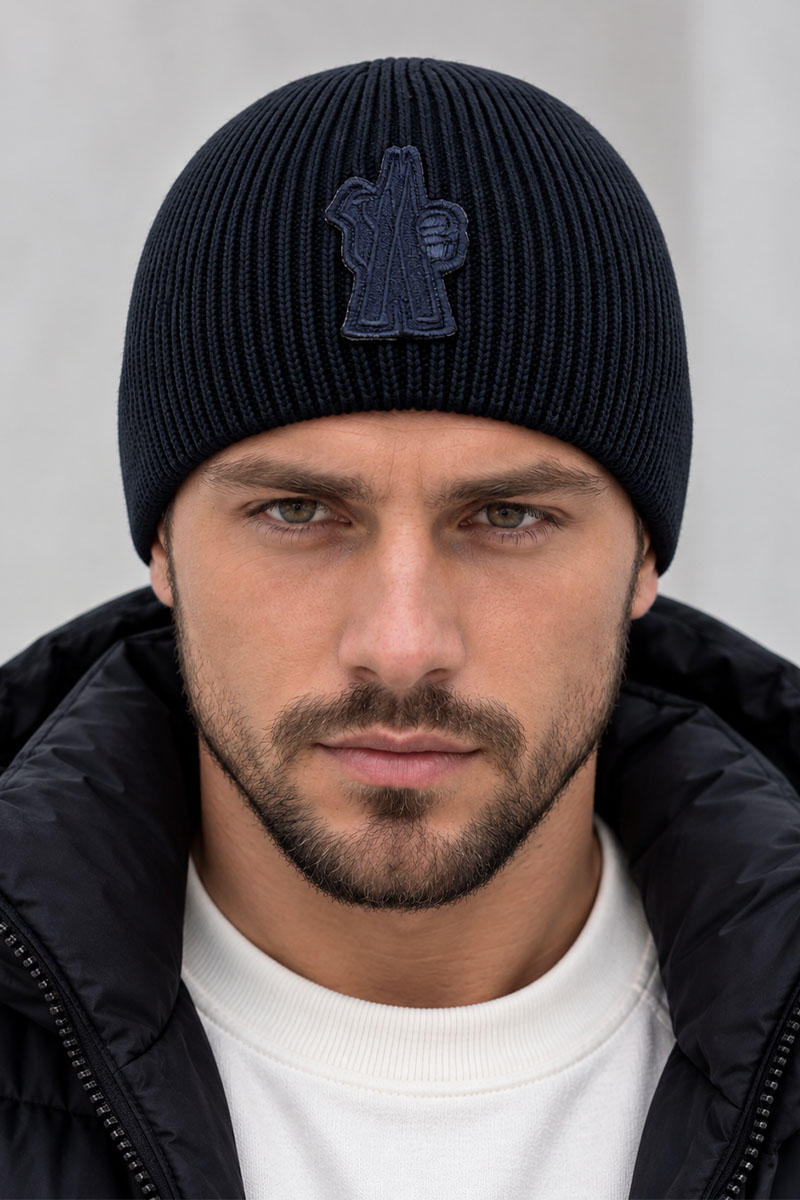 Moncler Мужская брендовая шапка тёмно-синего цвета