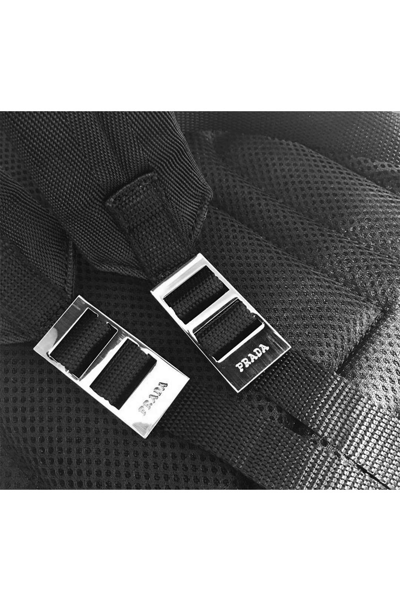 Prada Чёрный рюкзак Re-Nylon logo-plaque 40х29х17 см