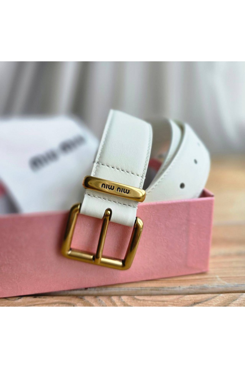 MIU MIU Кожаный ремень белого цвета - длина 80 / 85 см