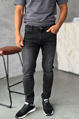 Мужские чёрные джинсы