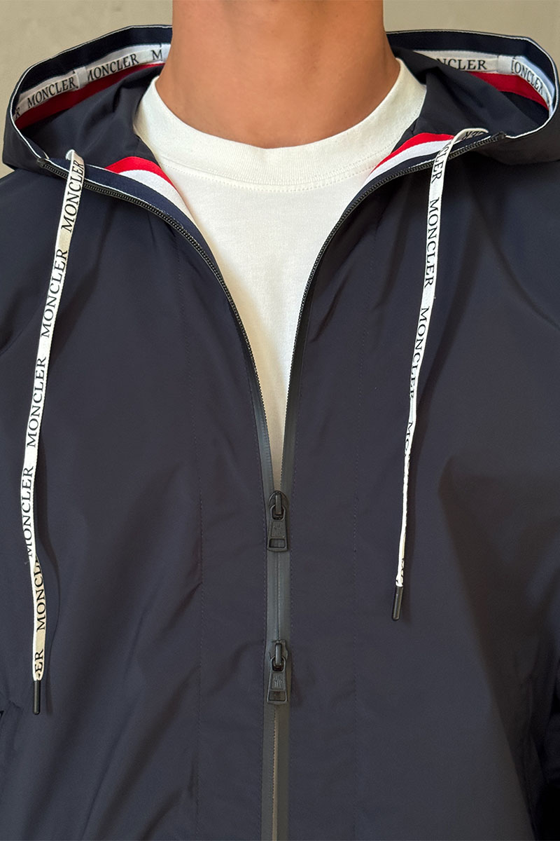 Moncler Тёмно-синяя ветровка Carles logo-patch