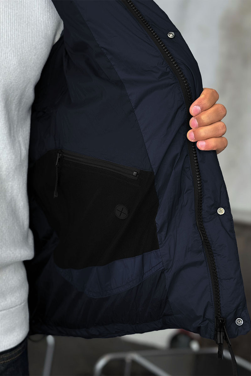 Burberry Тёмно-синий пуховик London England logo-patch