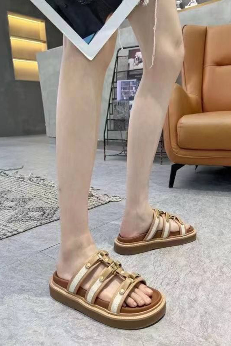 Celine Женские кожаные шлёпанцы 