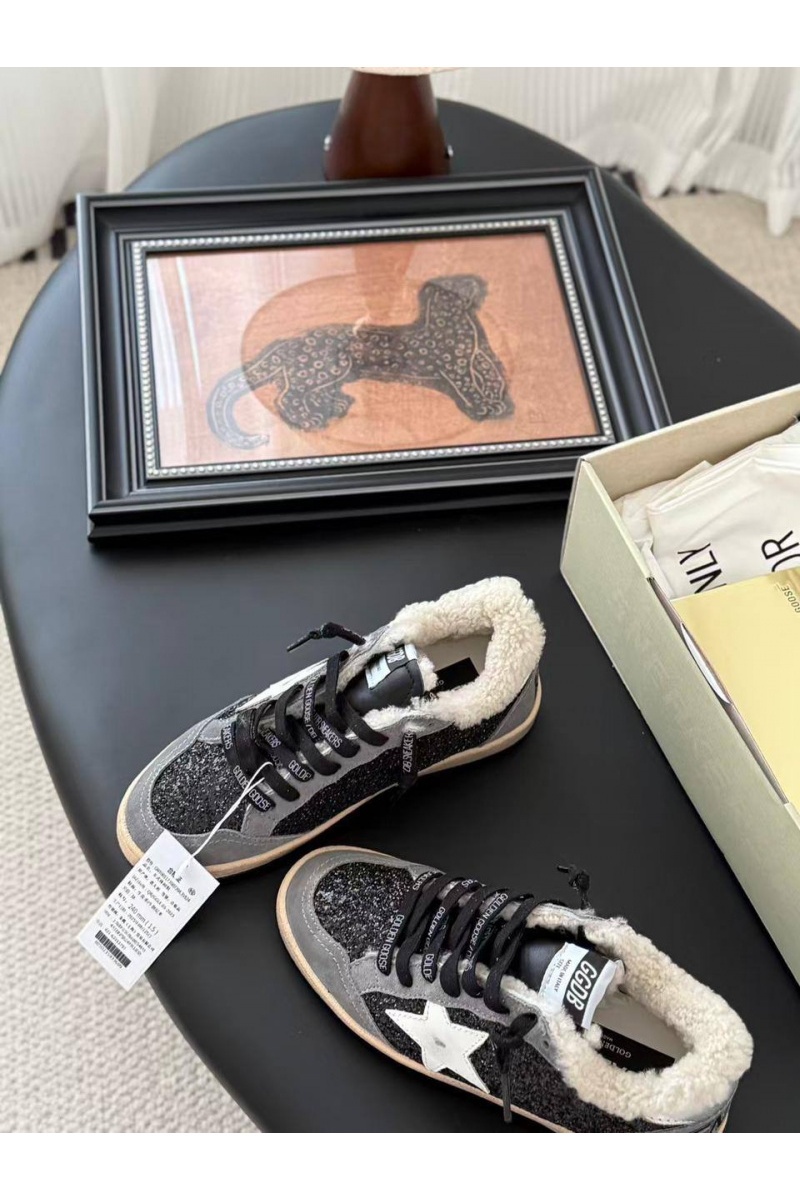 Designer Clothing Женские кроссовки с мехом Golden Goose