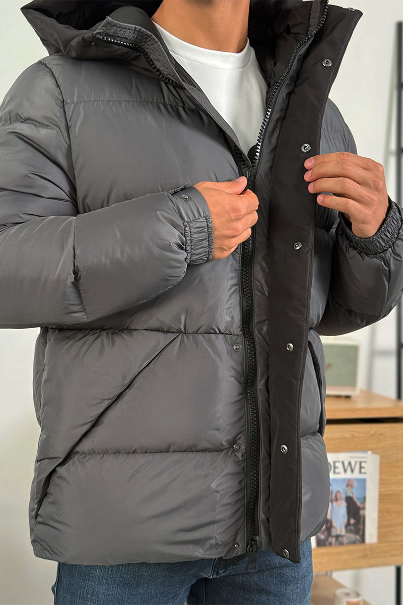 Moncler Утеплённая куртка Madeira серого цвета