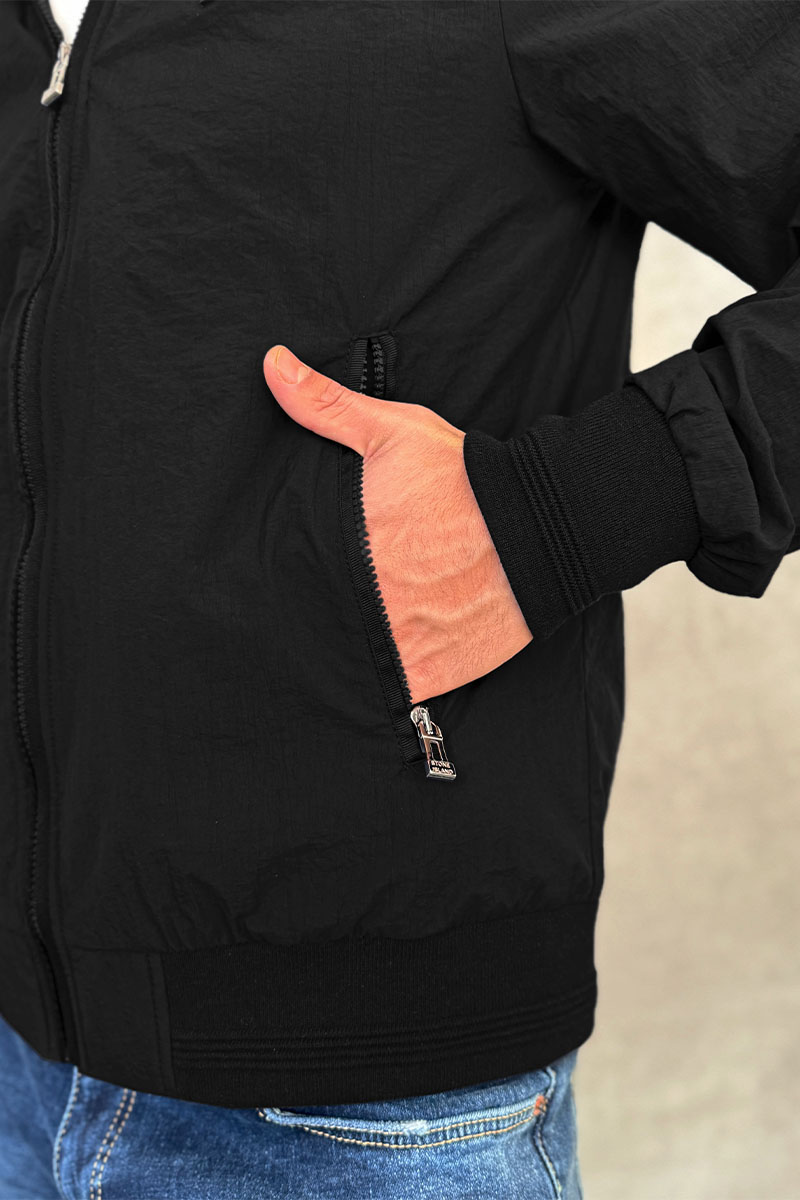 Stone Island Мужская чёрная куртка с патчем на плече