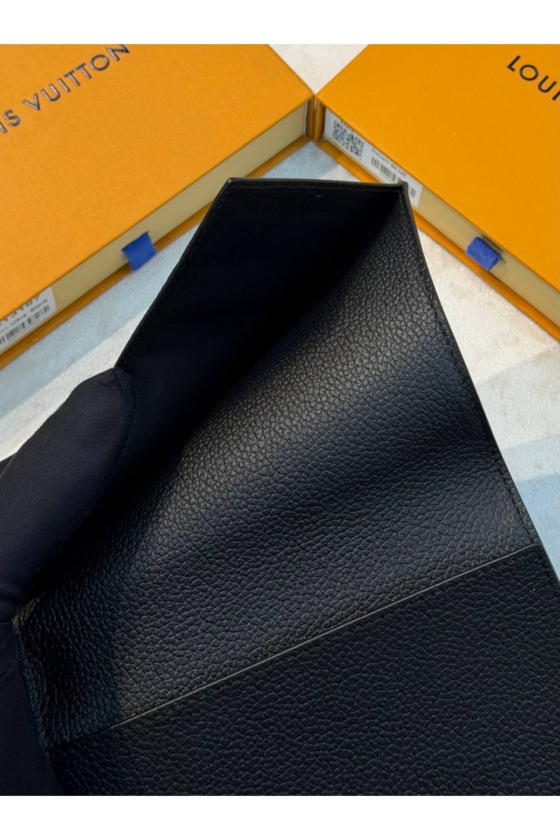 Lоuis Vuittоn Кожаная обложка для паспорта Damoflage premium 14x10x2.5 см