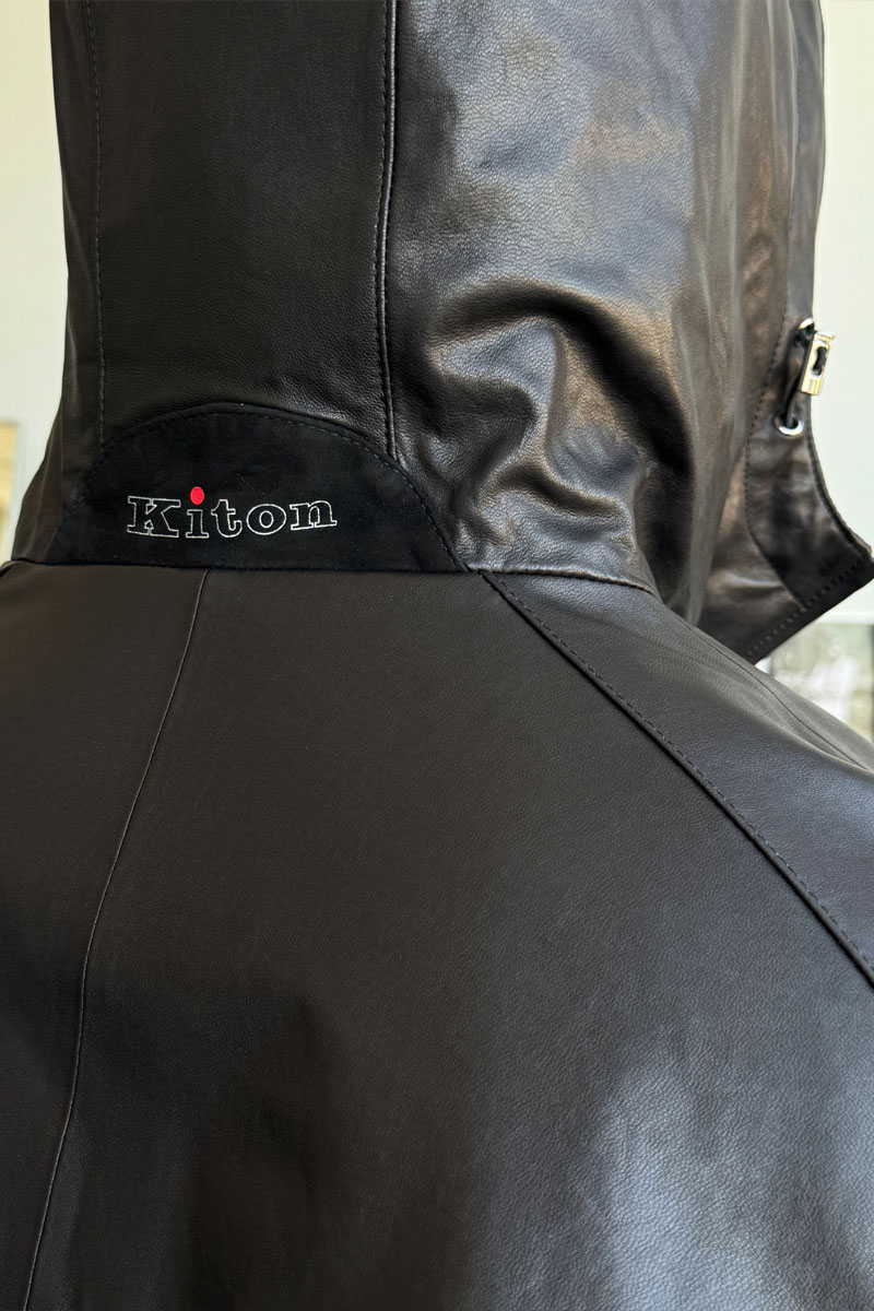 Kiton Кожаная куртка чёрного цвета Premium
