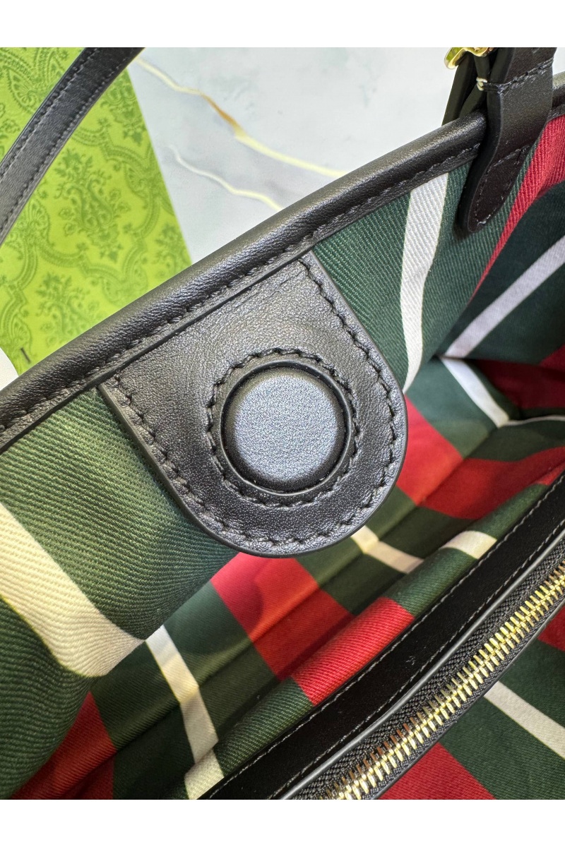 Gucci Кожаная сумка GG Emblem premium 30x19x11 см