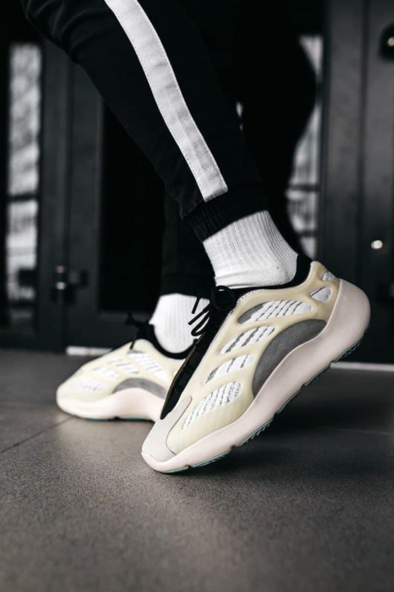 Adidas Кроссовки Yeezy Boost 700 V3 "Azael"