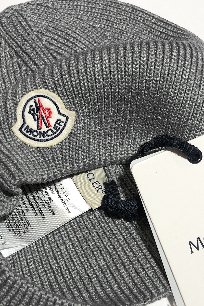 Moncler Мужская брендовая шапка серого цвета