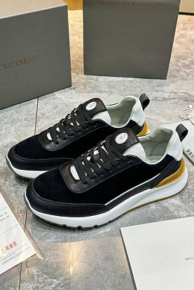 Мужские кроссовки чёрного цвета