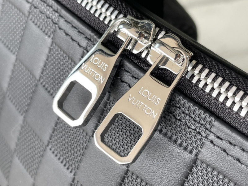 Lоuis Vuittоn Кожаный рюкзак Michael Damier Infini Premium 42x29x13 см