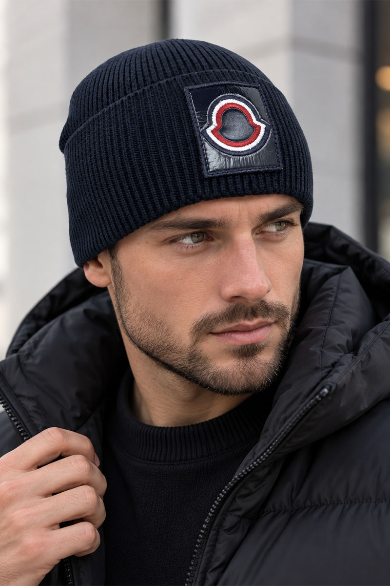 Moncler Брендовая шапка тёмно-синего цвета