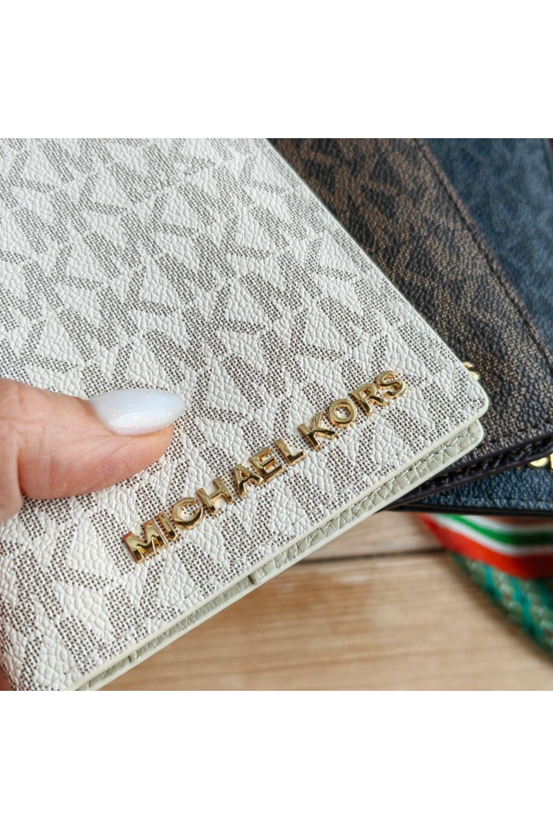 Michael Kors Кожаная обложка на паспорт 14х10 см