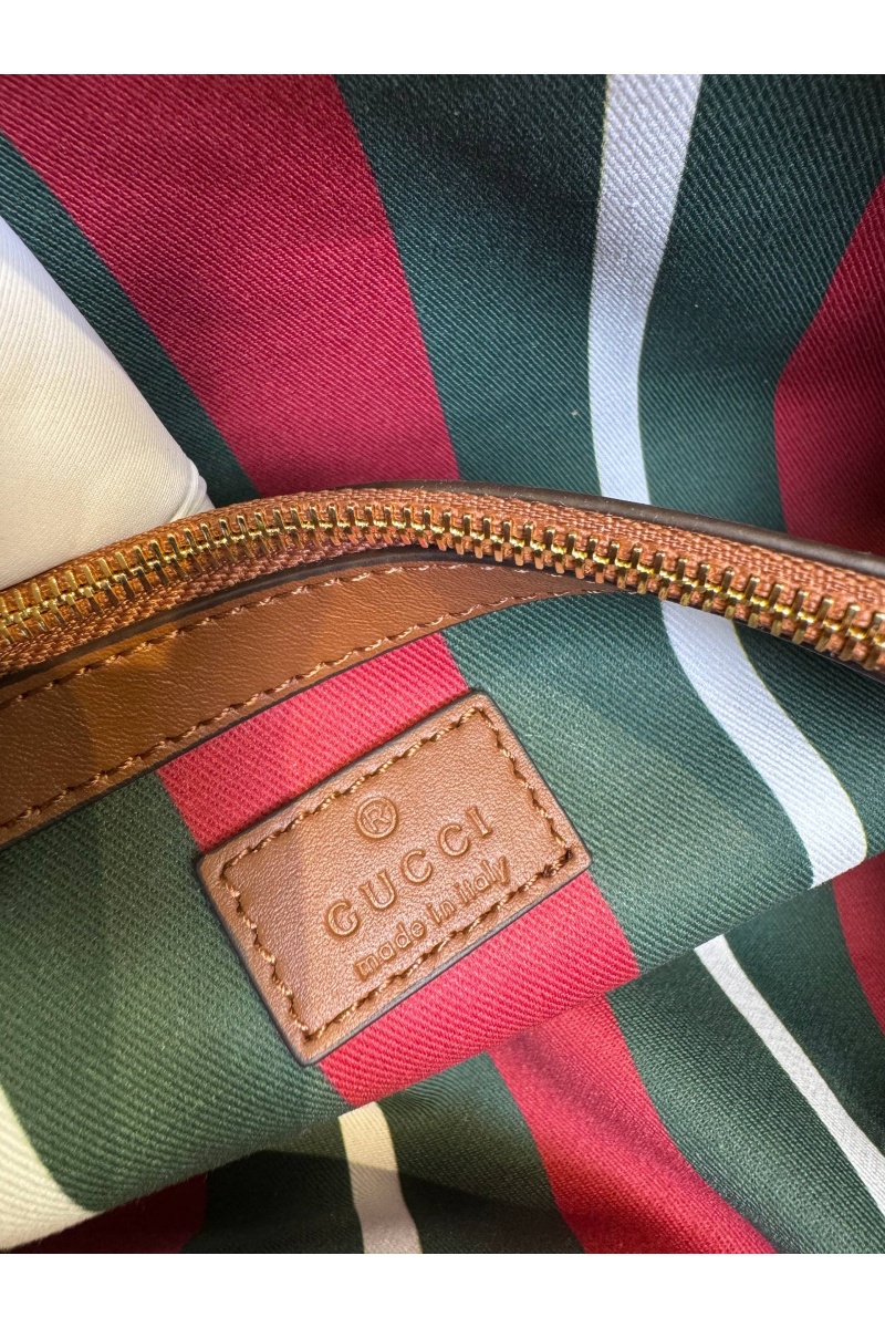 Gucci Кожаная сумка GG Emblem premium 30x19x11 см