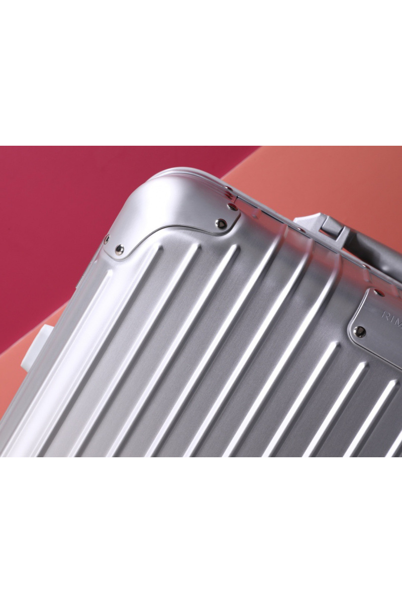 Rimowa Чемодан Aluminum M Premium 66x43x27 см