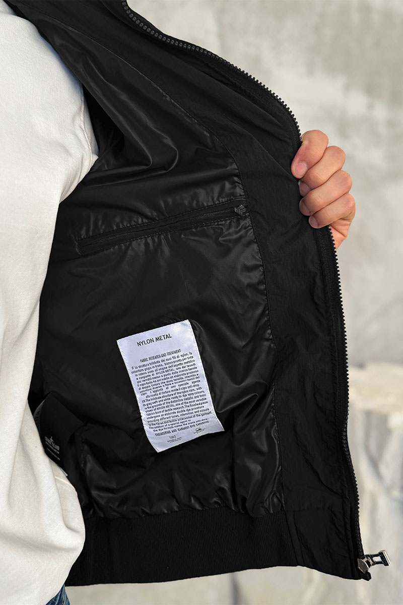 Stone Island Мужская чёрная куртка с патчем на плече