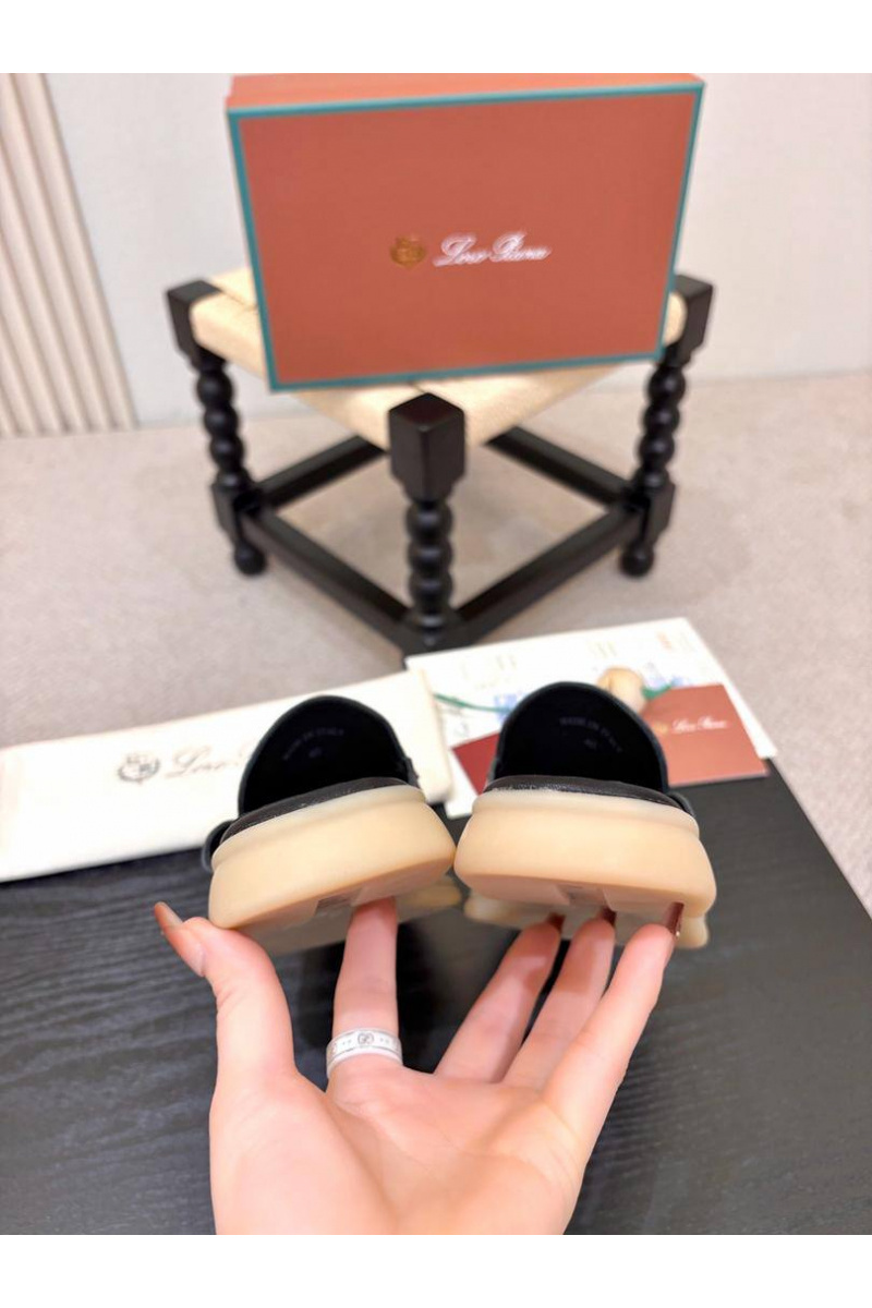 Loro Piana Мужские кожаные шлёпанцы 