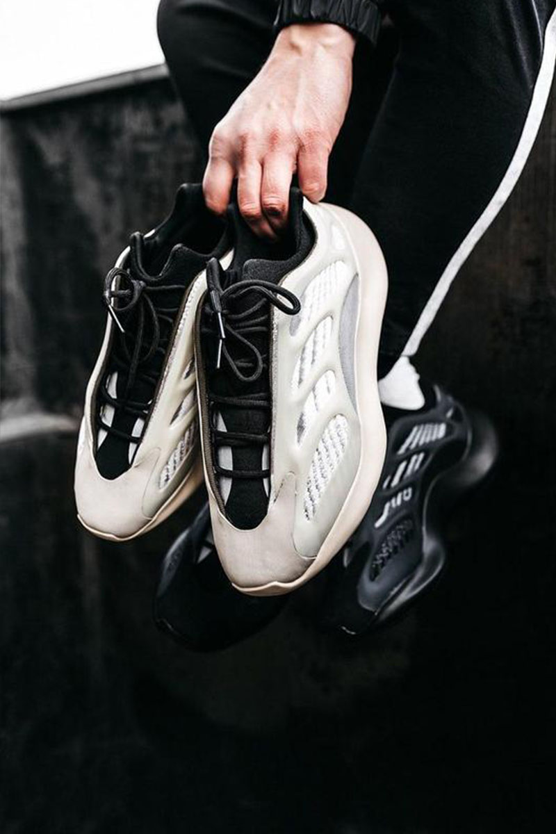 Adidas Кроссовки Yeezy Boost 700 V3 "Azael"