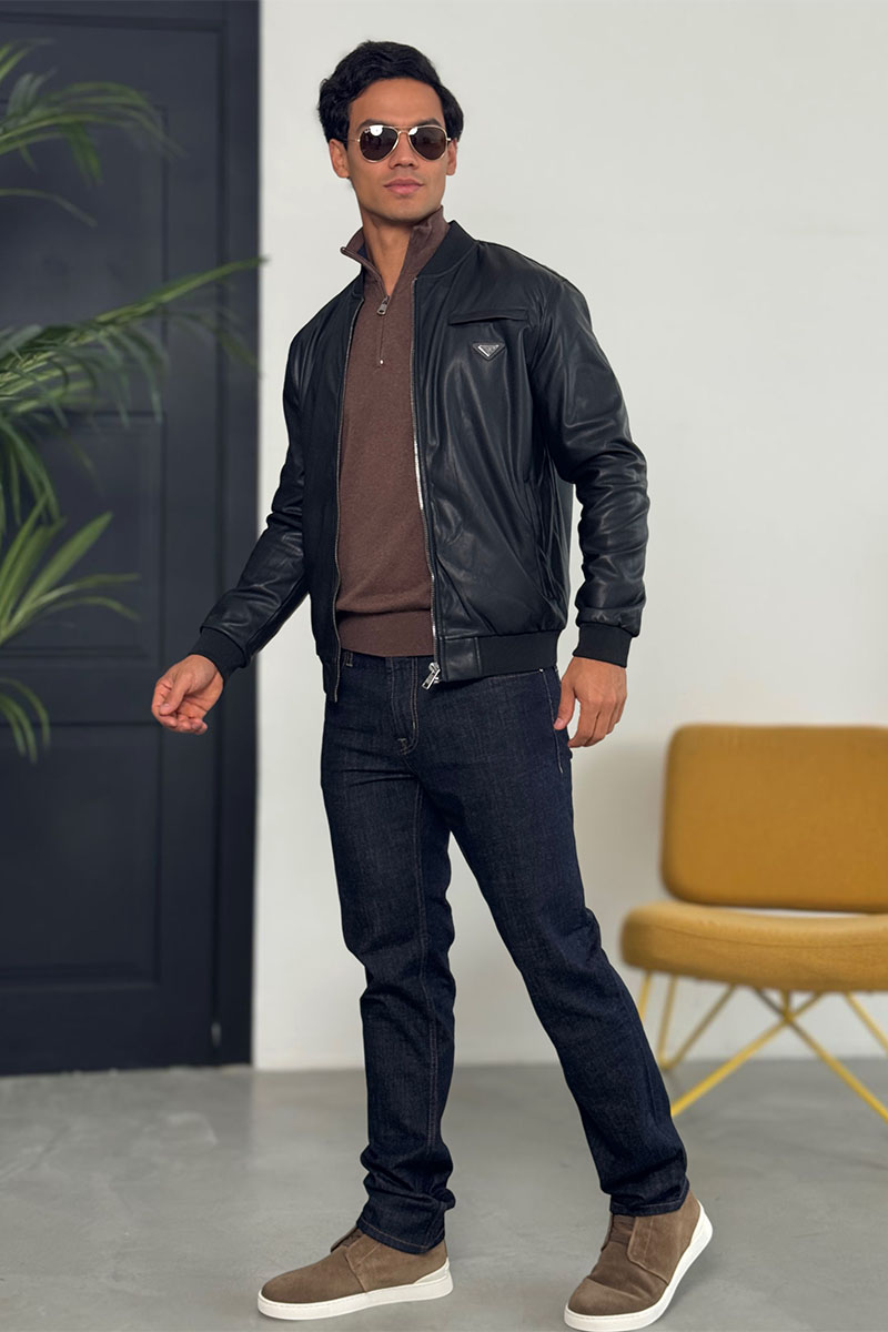 Prada Кожаная куртка чёрного цвета logo-plaque