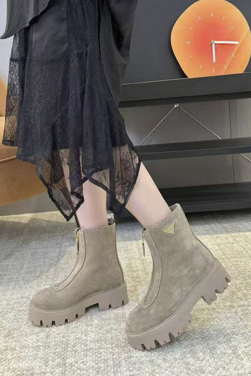 Prada Женские замшевые сапоги 