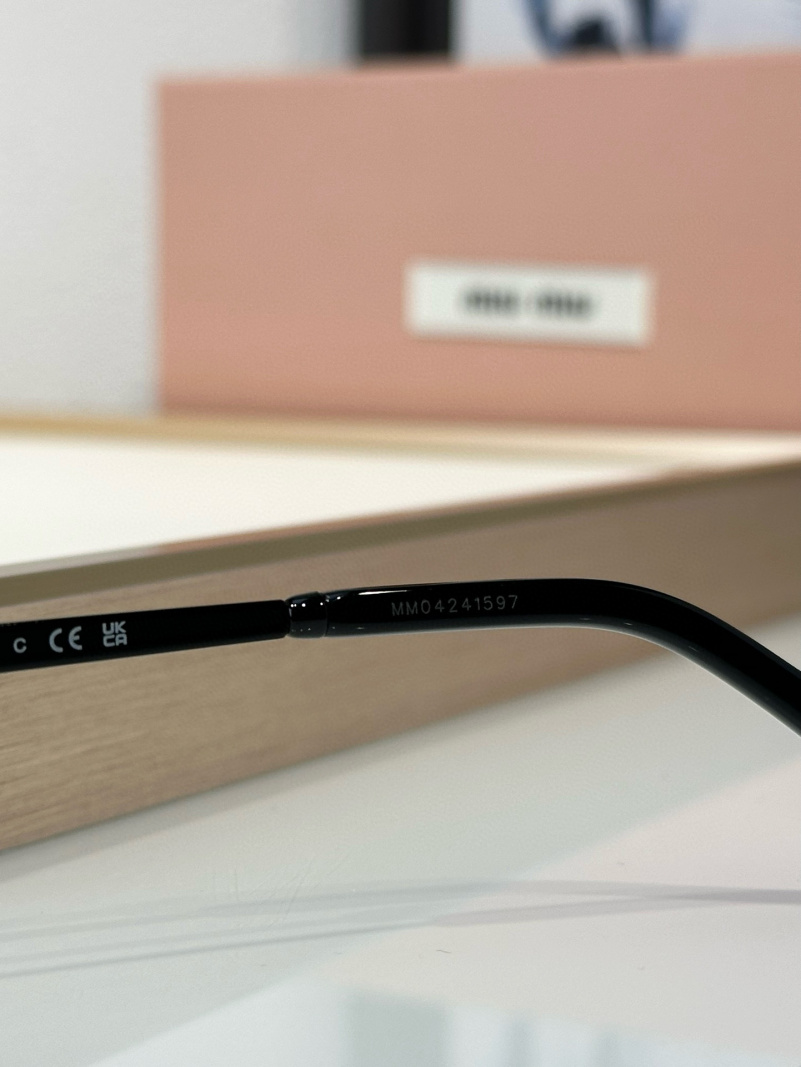 MIU MIU Женские солнцезащитные очки Oval