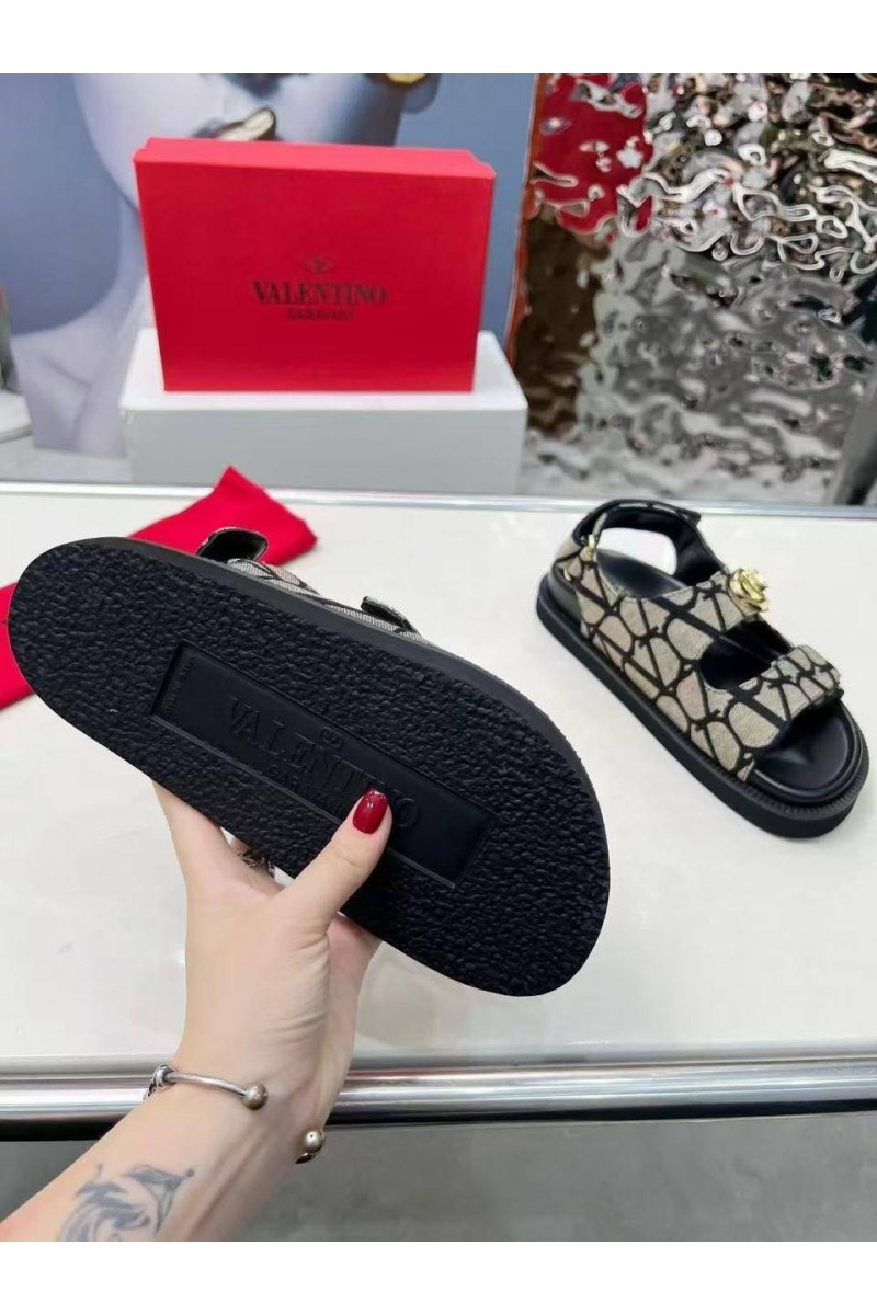 Valentino Женские кожаные сандалии Rockstud