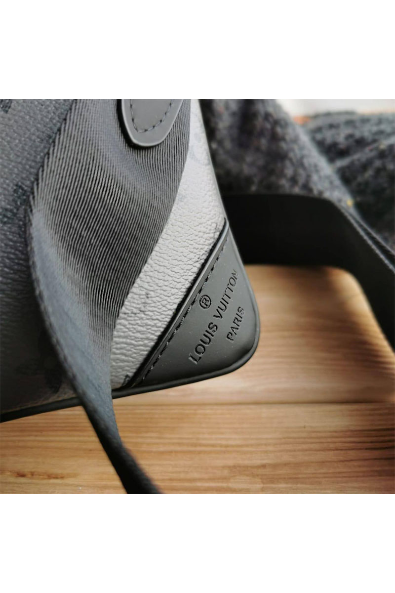 Lоuis Vuittоn Кожаная сумка Trio Messenger Monogram Eclipse 24x18 см