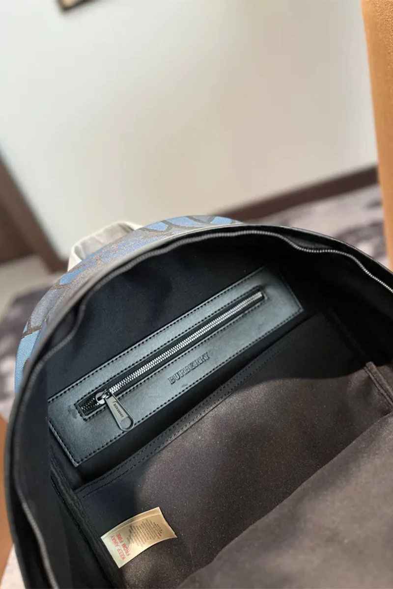 Burberry Рюкзак синего цвета TB Monogram 41x31 см