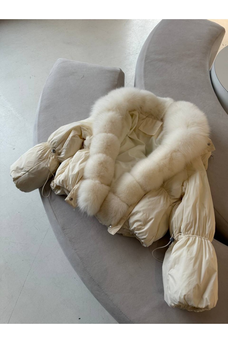 Designer Clothing Белый женский пуховик с натуральным мехом