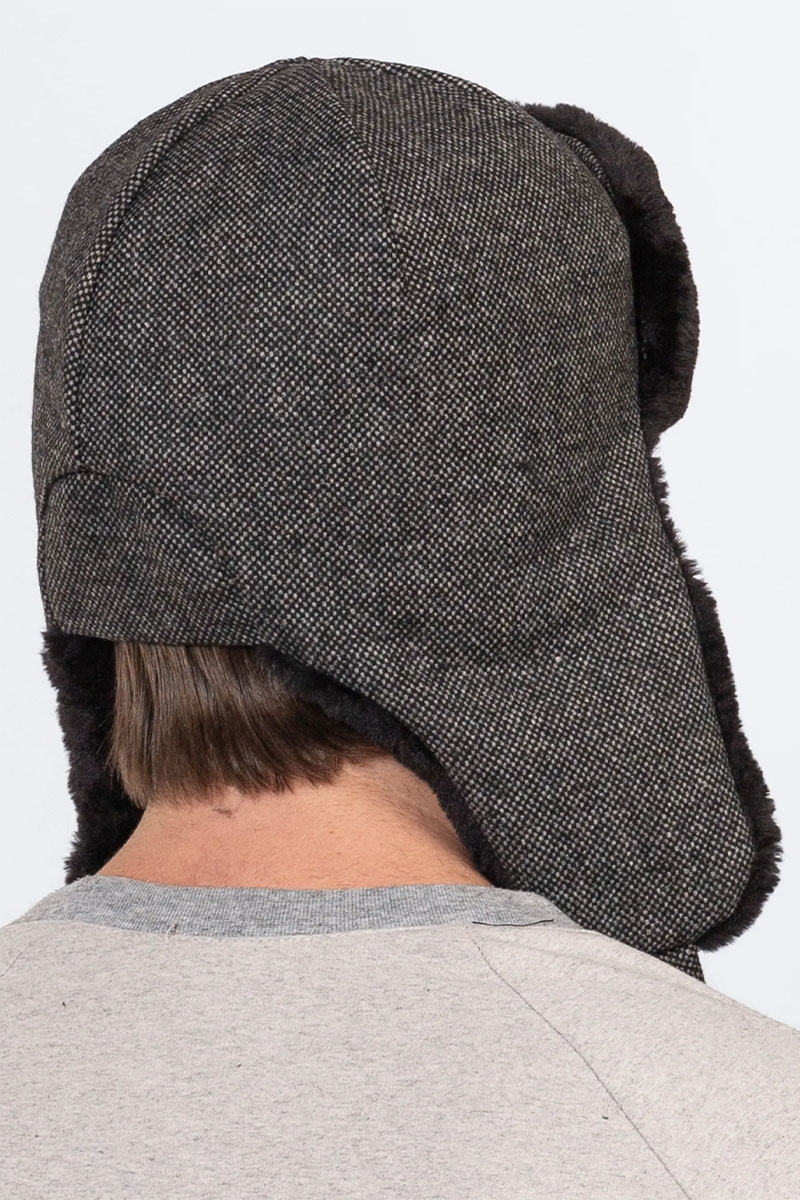 Emporio Armani EA7 Шапка-ушанка серого цвета 