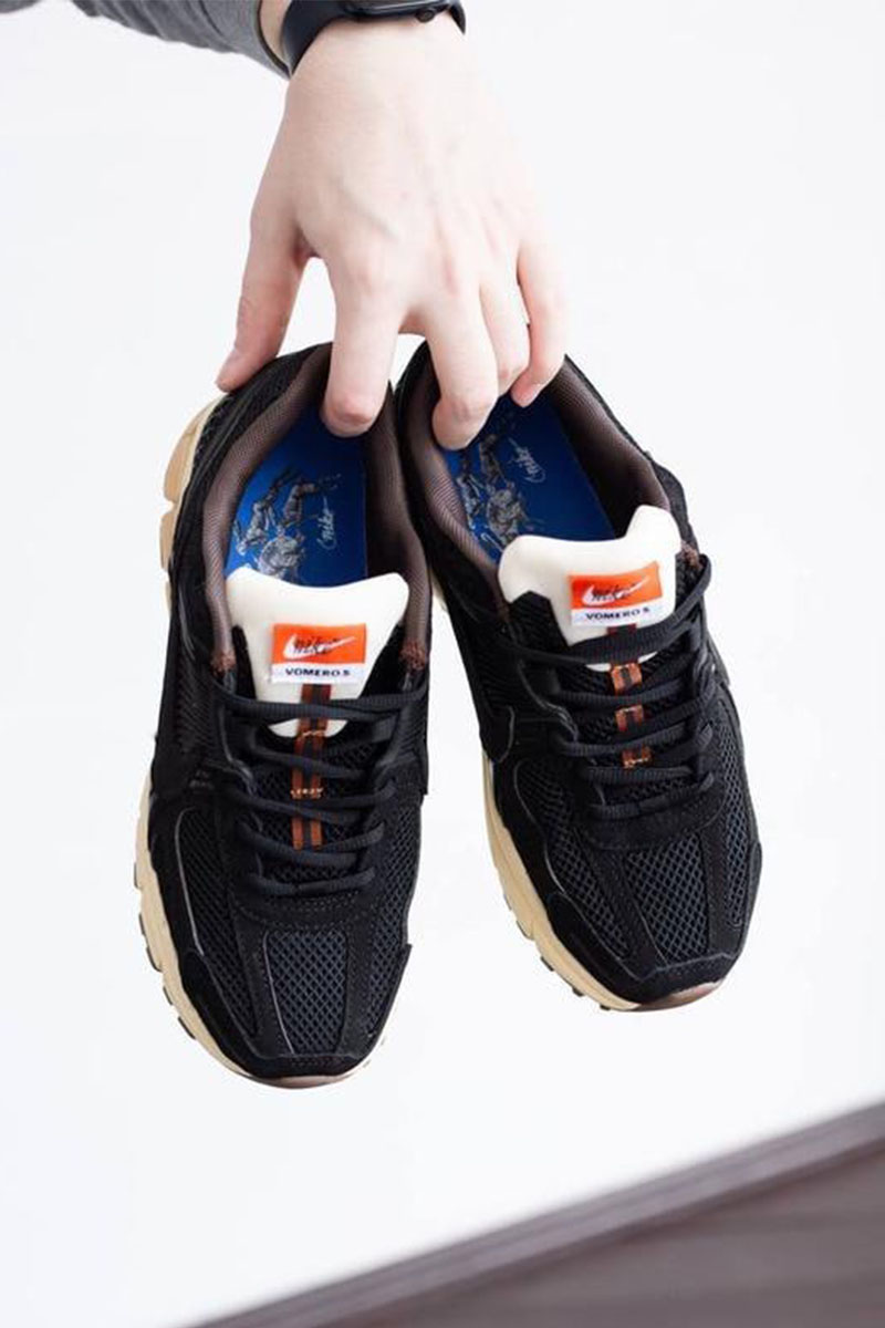 Nike Кроссовки Zoom Vomero 5 