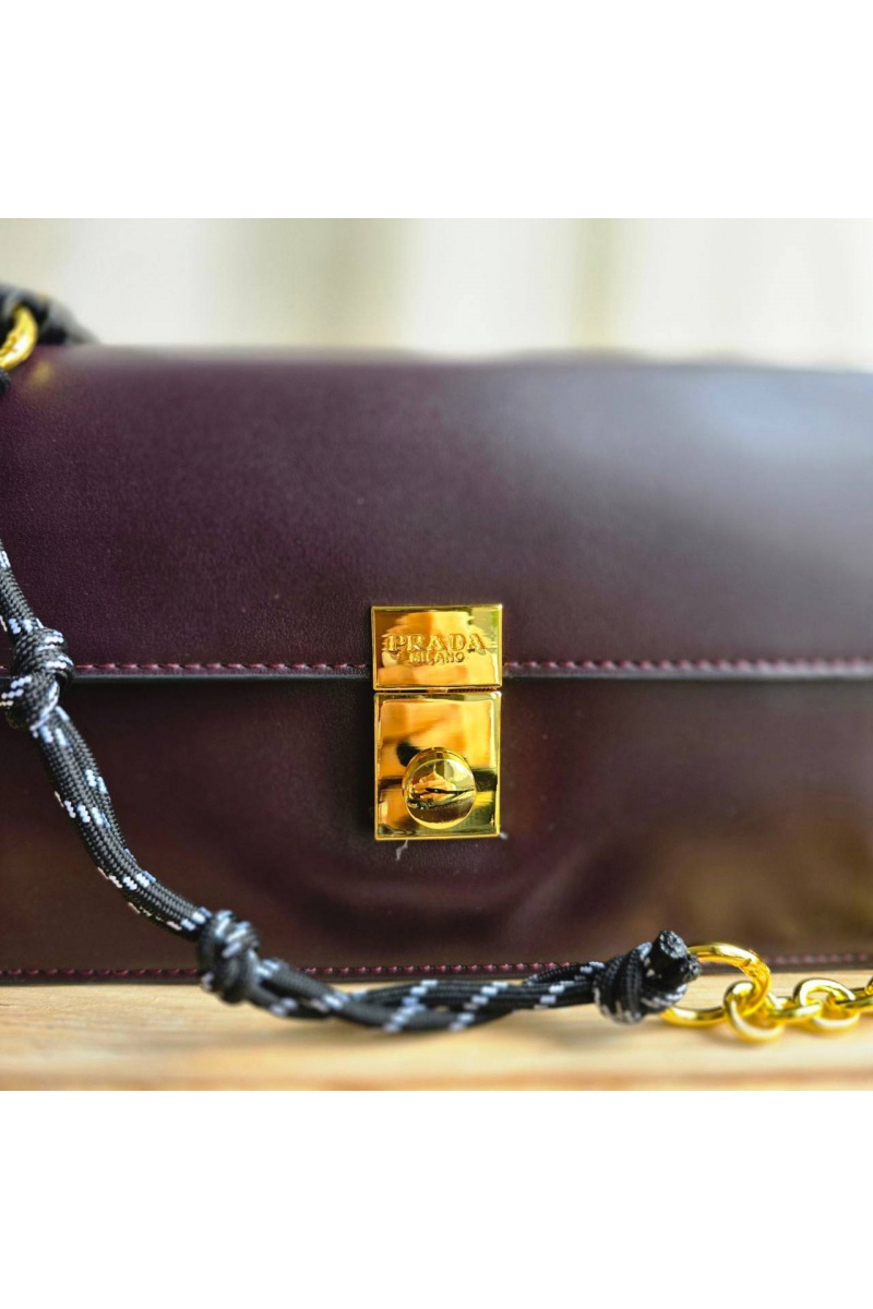 Prada Кожаная сумка Small Soft Sound 23x14 см