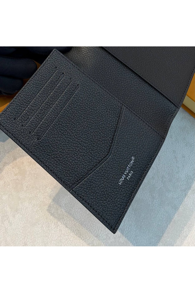Lоuis Vuittоn Кожаная обложка для паспорта Damoflage premium 14x10x2.5 см