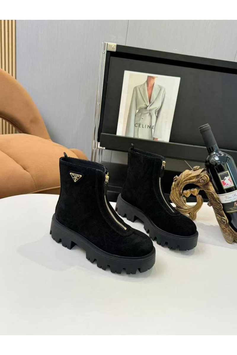 Prada Женские замшевые сапоги 