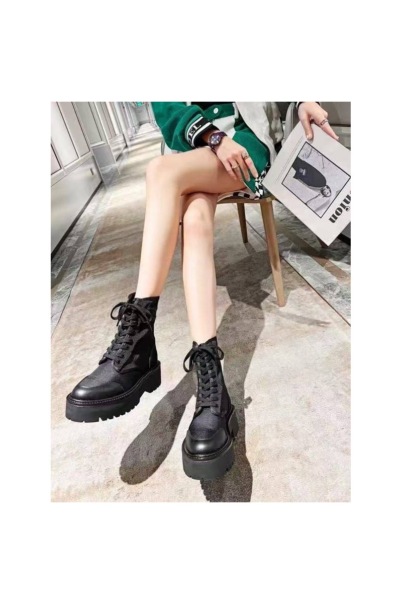 Celine Женские кожаные ботинки чёрного цвета