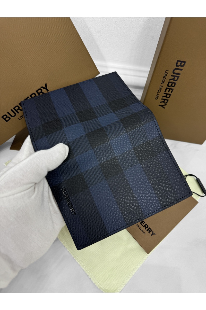 Burberry Кожаная обложка для паспорта Check Premium 14x10x2 см