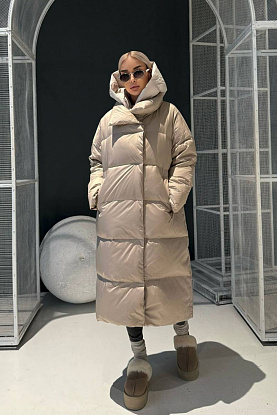 Женский бежевый пуховик Max Mara