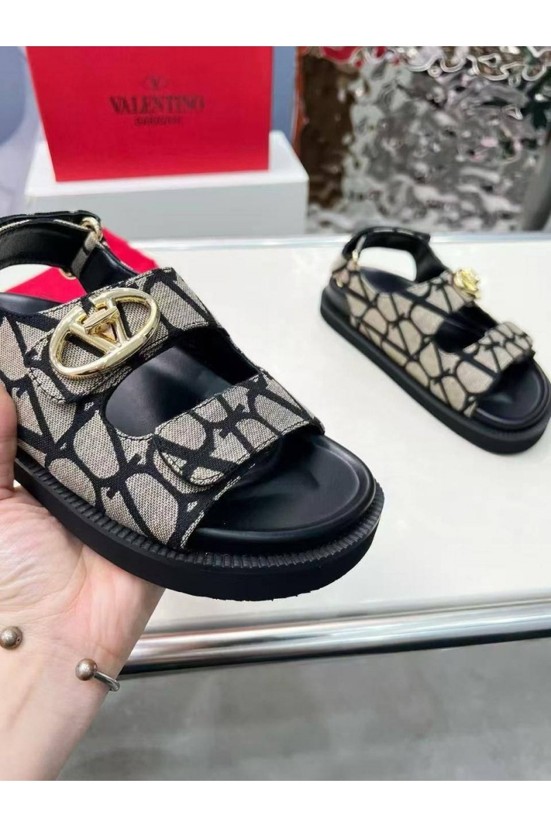 Valentino Женские кожаные сандалии Rockstud