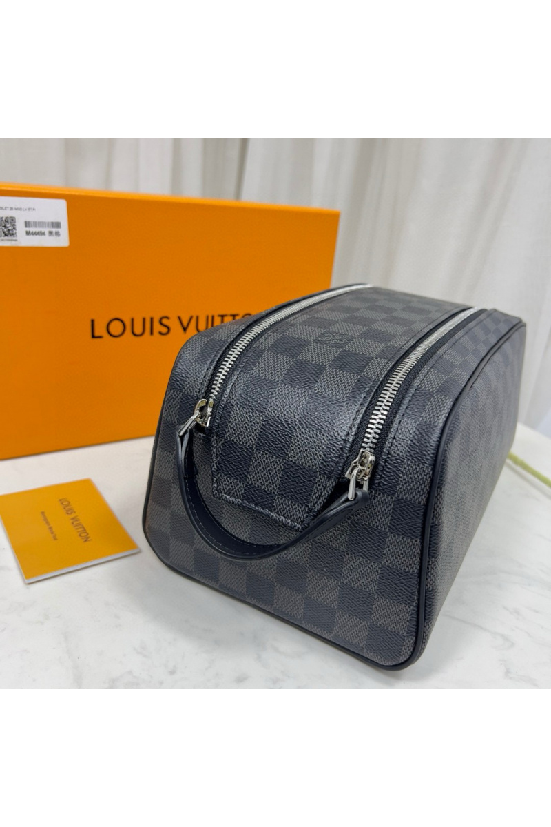 Lоuis Vuittоn Кожаный несессер Dopp Kit Premium 28x15x16.5 см