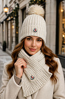 Комплект из шапки и шарфа светло-бежевого цвета logo-patch