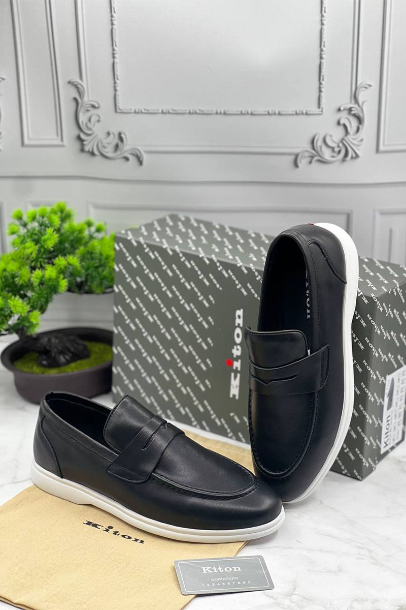 Kiton Кожаные лоферы чёрного цвета