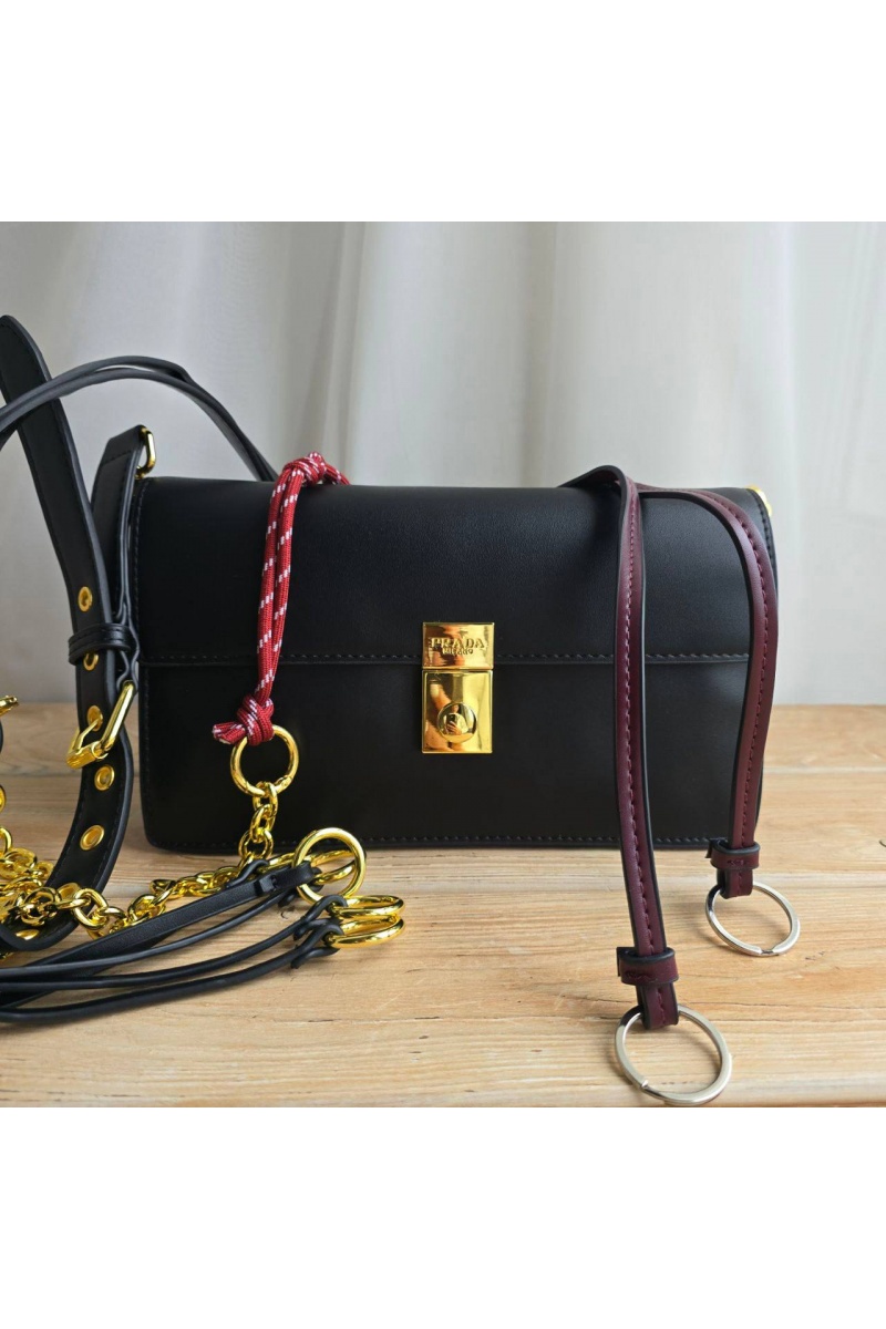 Prada Кожаная сумка Small Soft Sound 23x14 см