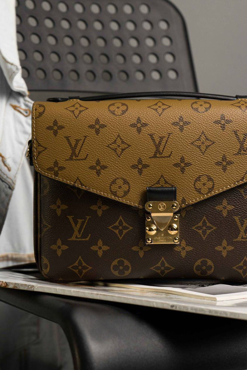Lоuis Vuittоn Кожаная сумка Pochette Metis Monogram Reverse 25x19x7 см