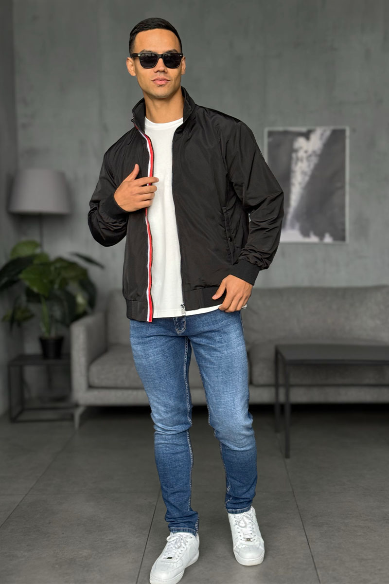 Moncler Мужская ветровка чёрного цвета logo-patch