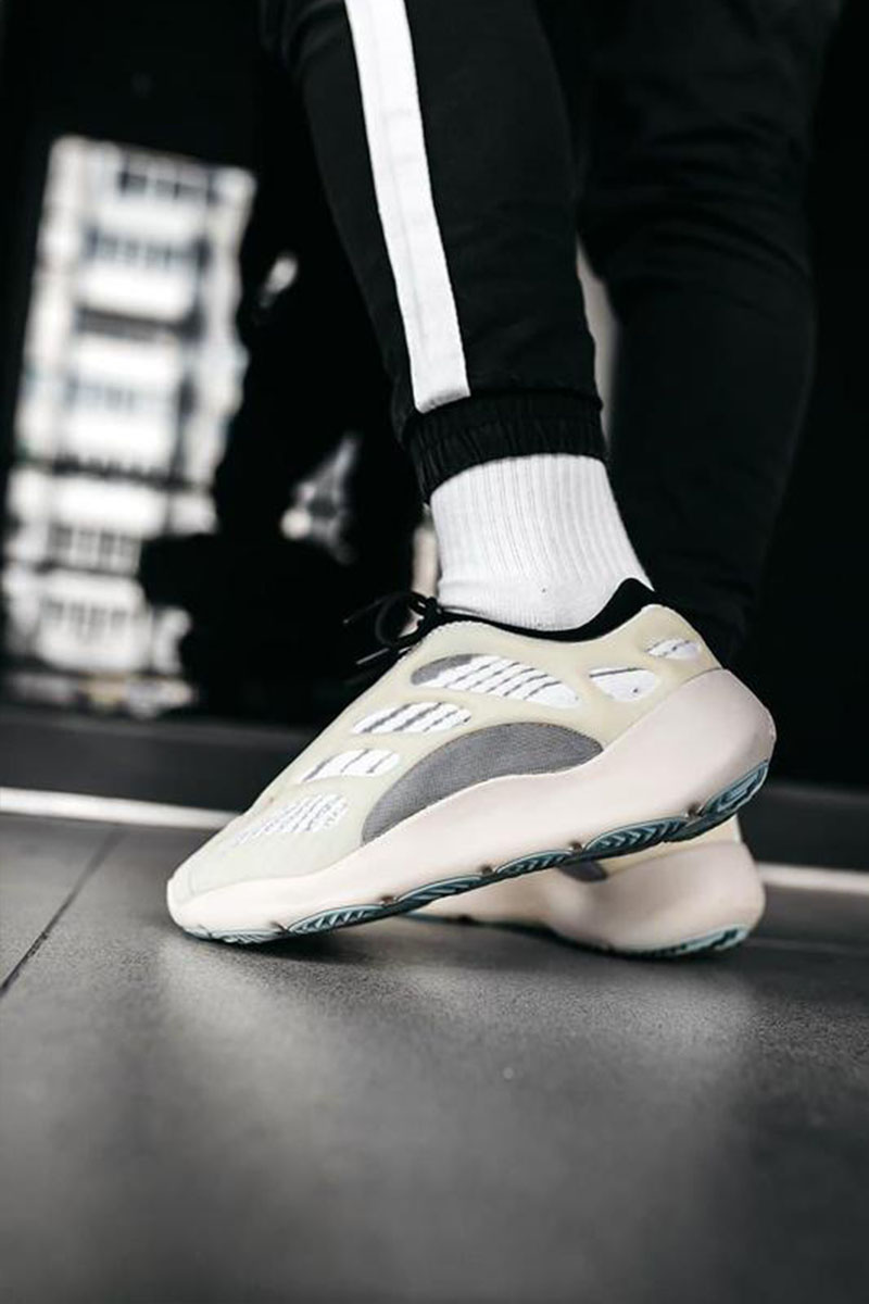 Adidas Кроссовки Yeezy Boost 700 V3 "Azael"