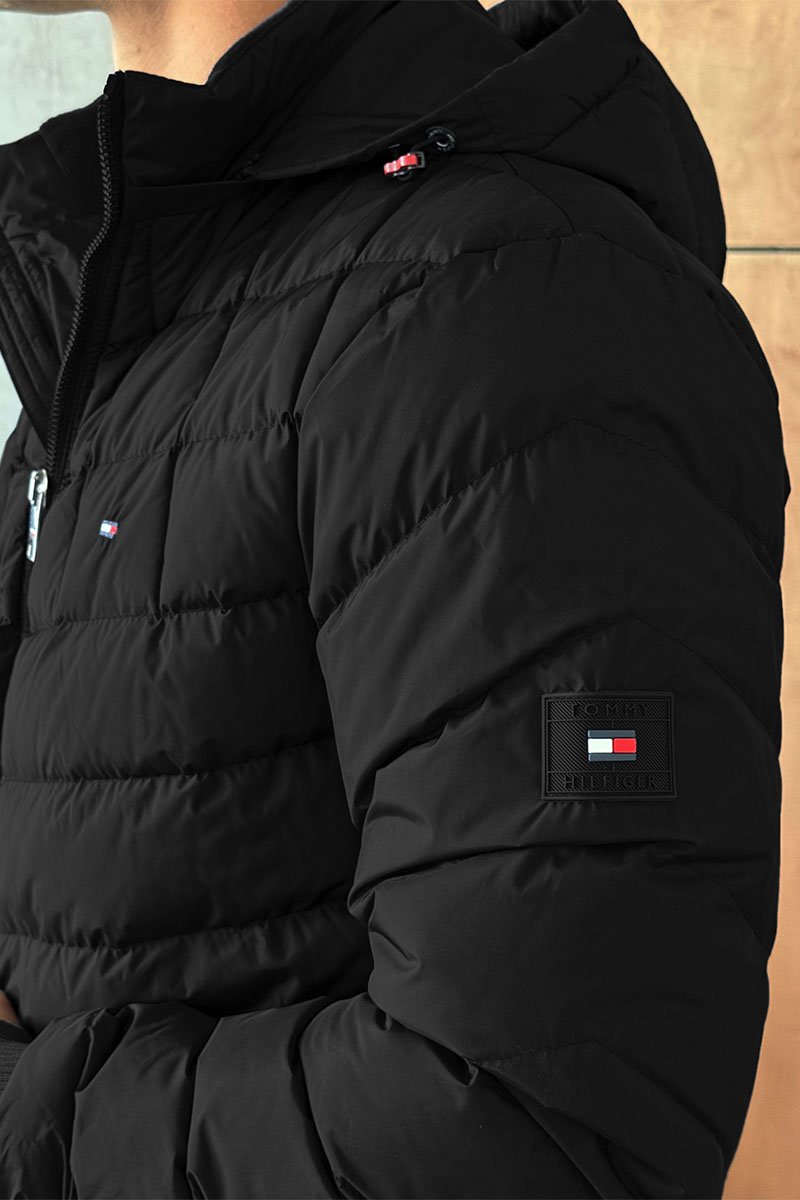 Tommy Hilfiger Куртка чёрного цвета logo-patch